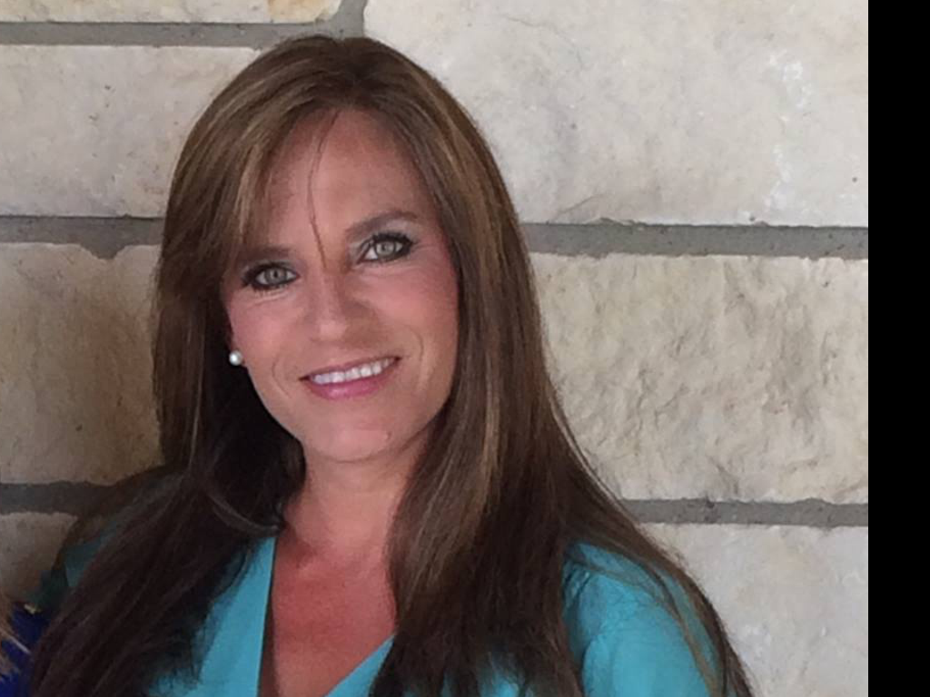 Headshot of Marinette Darby, Receptionist at Gundersons CFO & Bookkeeping Hempstead Office
